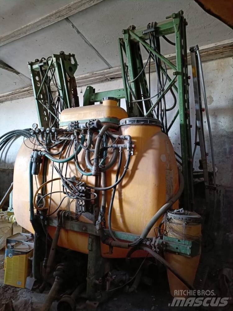 Amazone UF 1200 Įmontuoti purkštuvai
