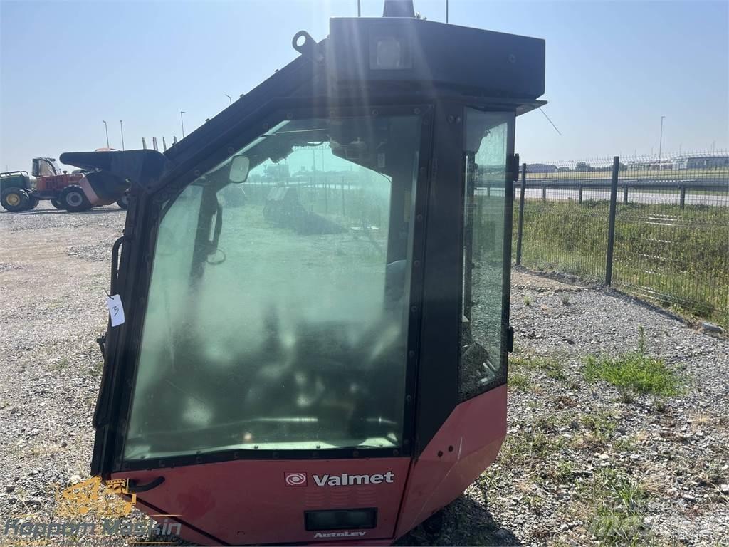 Valmet 911.1 Kabinos ir salonai