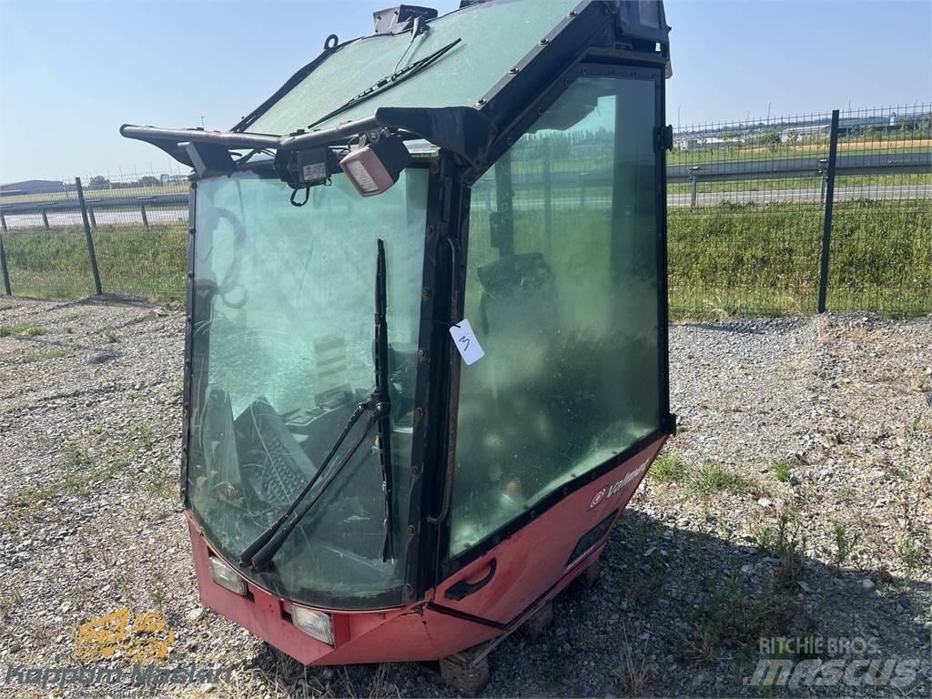 Valmet 911.1 Kabinos ir salonai
