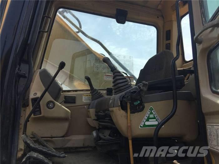 CAT 325 B Vikšriniai ekskavatoriai