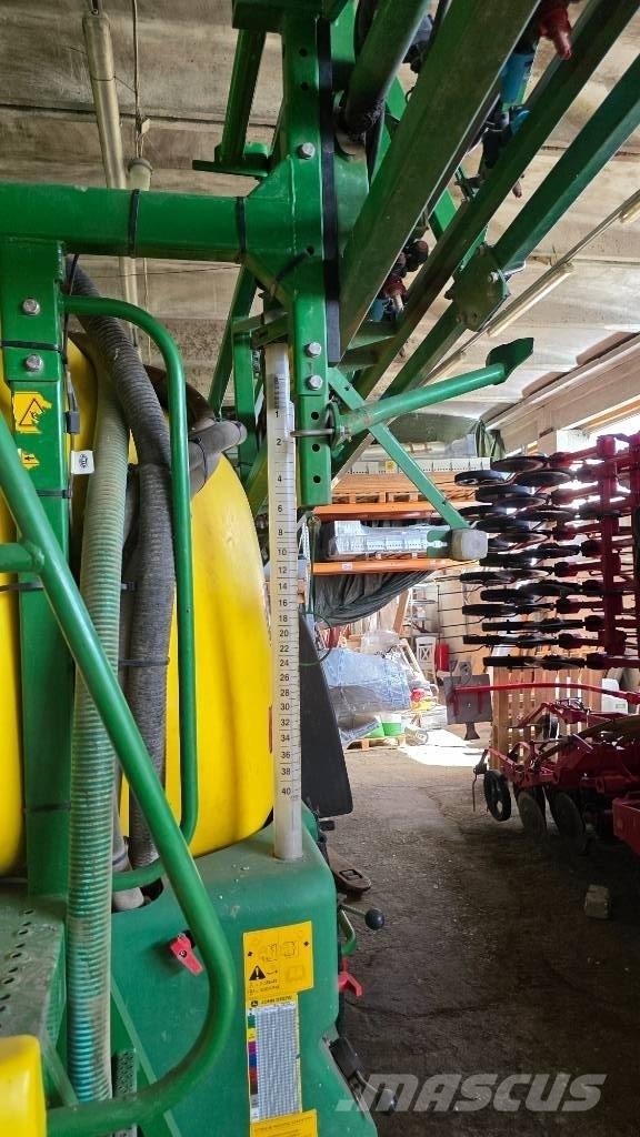John Deere M 740 i Prikabinami purkštuvai