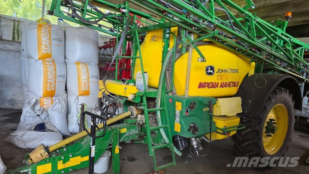 John Deere M 740 i Prikabinami purkštuvai