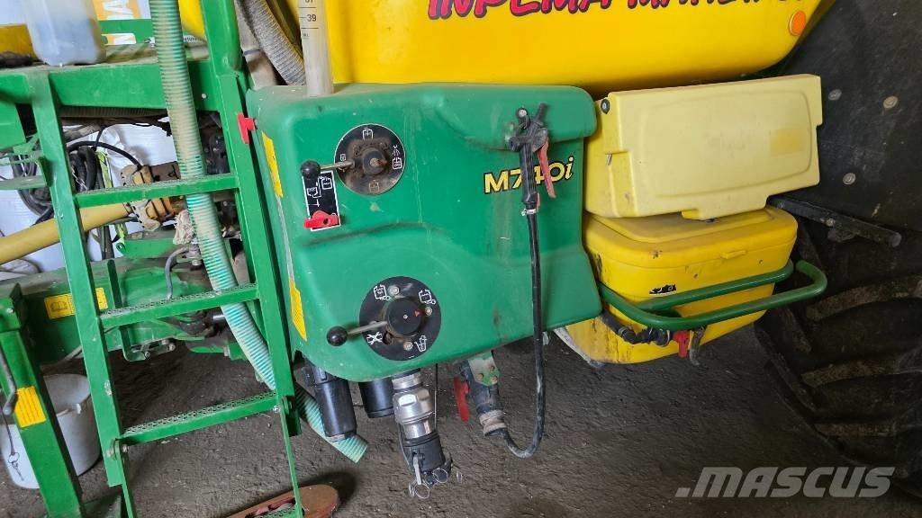 John Deere M 740 i Prikabinami purkštuvai