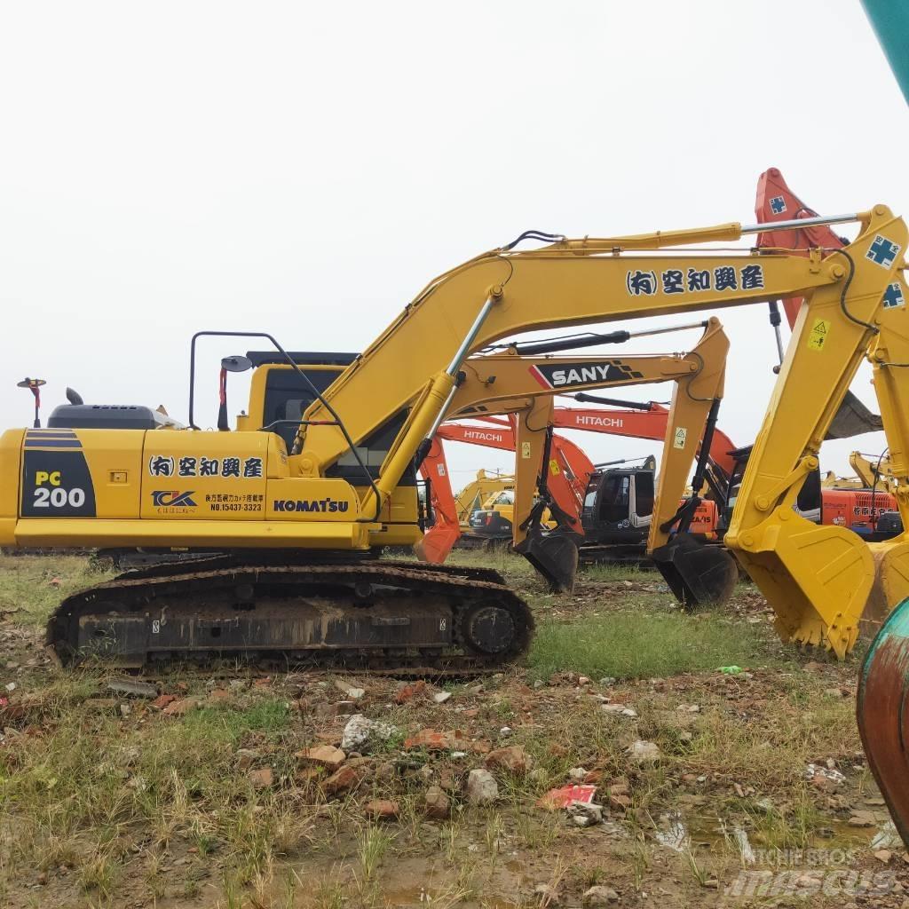 Komatsu PC200-8 Vikšriniai ekskavatoriai