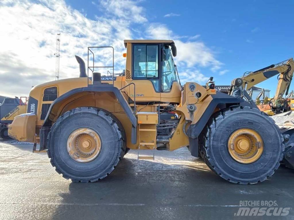 Volvo L 220 G Naudoti ratiniai krautuvai