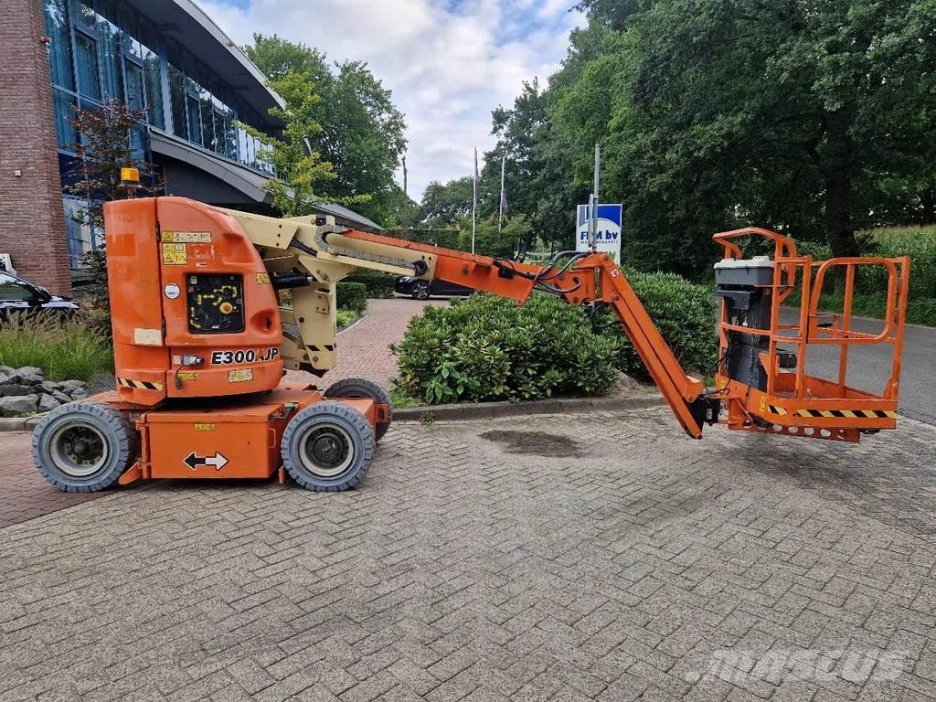 JLG E300AJP Alkūniniai keltuvai