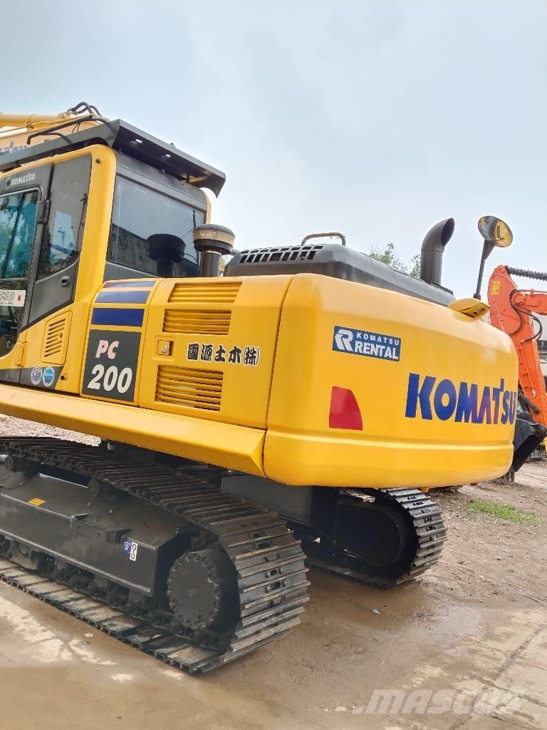 Komatsu PC200-8 Vikšriniai ekskavatoriai
