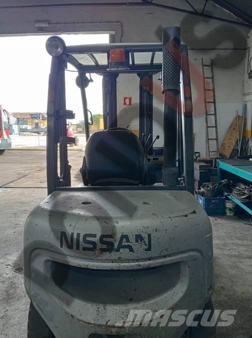 Nissan FGD02A30Q Šakiniai krautuvai su prailgintu keltuvu