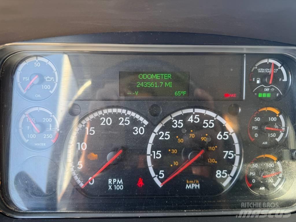 Freightliner M 106 Sunkvežimiai su dengtu kėbulu