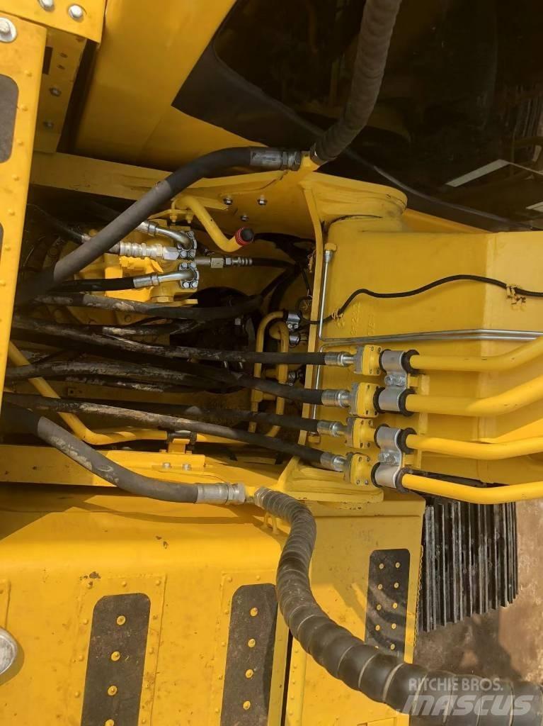 Komatsu PC200-8 Vikšriniai ekskavatoriai