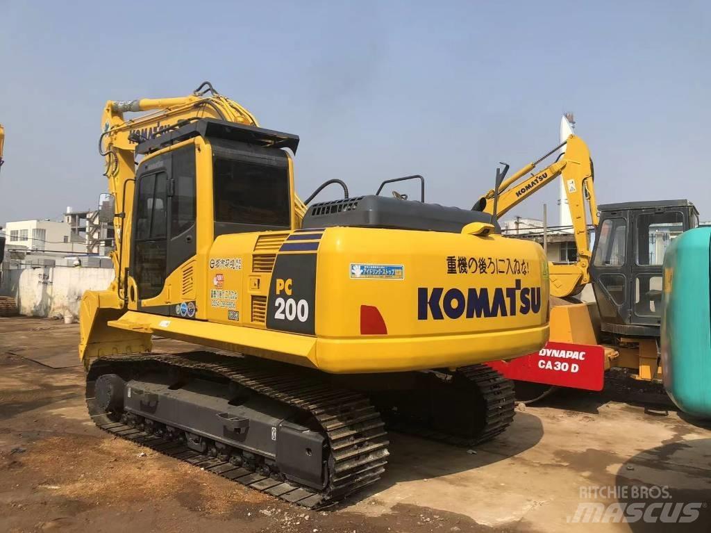 Komatsu PC200-8 Vikšriniai ekskavatoriai