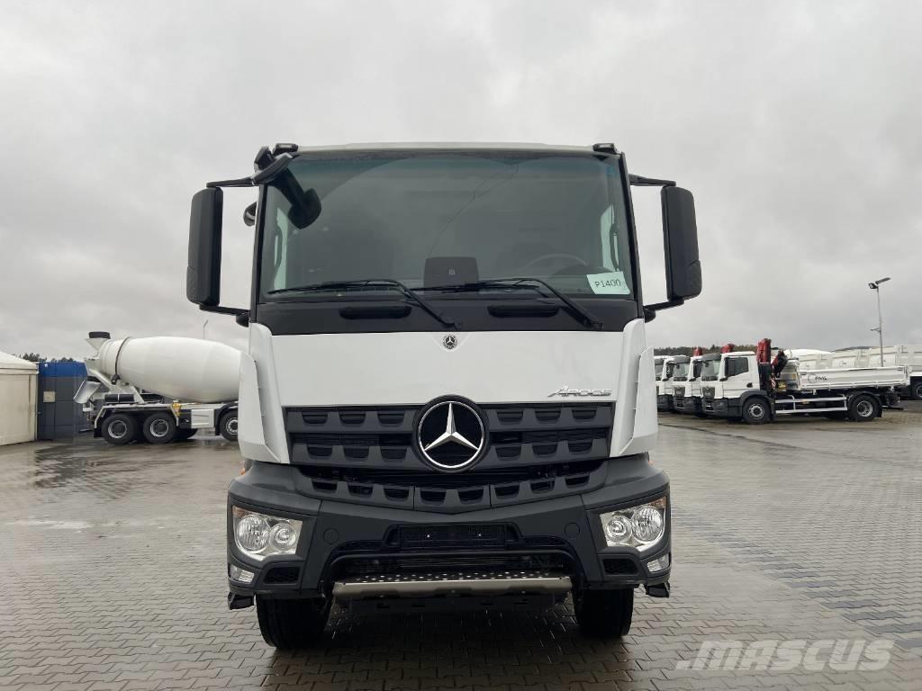 Mercedes-Benz 4143 Savivarčių priekabų vilkikai
