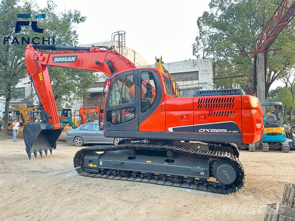 Doosan DX 225 LC Vikšriniai ekskavatoriai