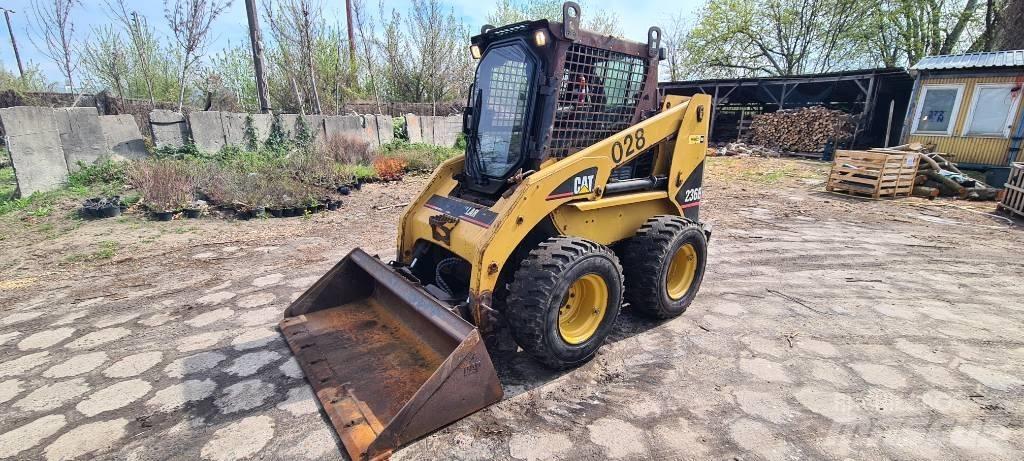 CAT 236 B Mini krautuvai