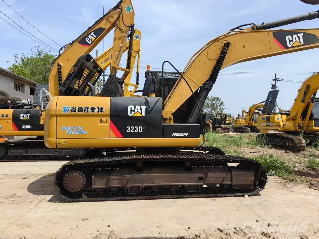 CAT 323 D Vikšriniai ekskavatoriai
