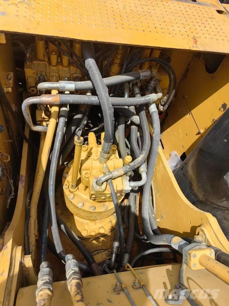 CAT 323 D Vikšriniai ekskavatoriai