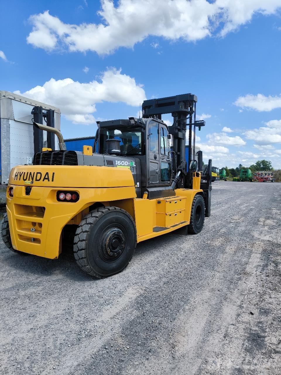 Hyundai 160D-9L Ant sunkvežimių montuojami šakiniai krautuvai