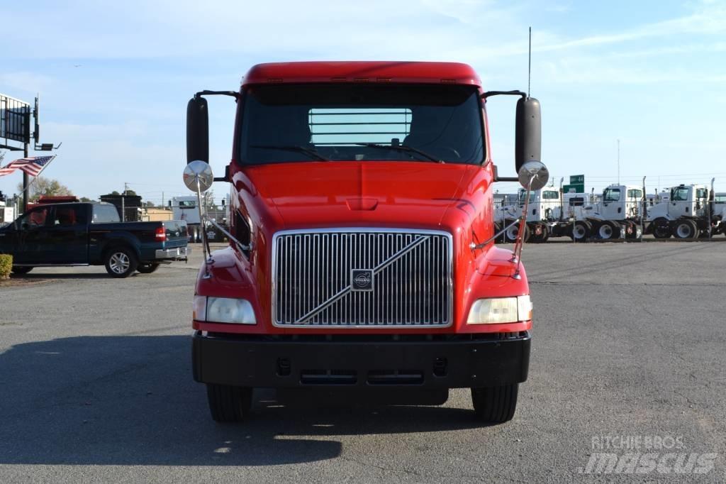 Volvo VNM 42 T200 Naudoti vilkikai