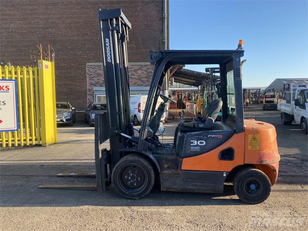 Doosan D30S-5 Dyzeliniai krautuvai
