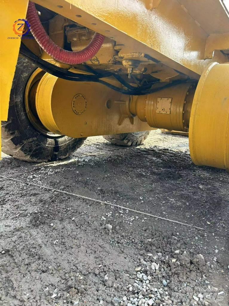 CAT 140 H Greideriai