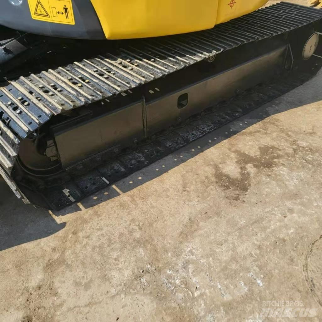 Komatsu PC50 Vikšriniai ekskavatoriai