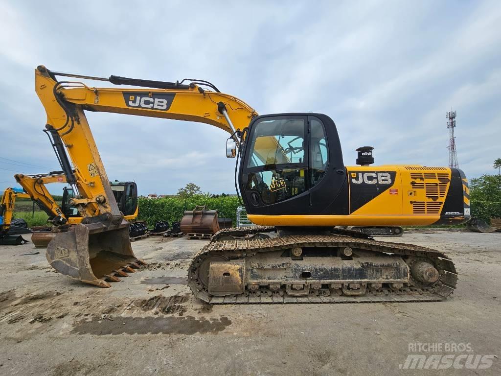 JCB 235 HD Vikšriniai ekskavatoriai