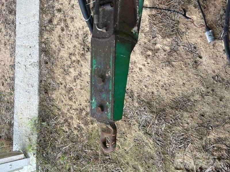 Keenan Compac 90 Priėmimo bunkeriai, pūtimo įrenginiai ir keltuvai