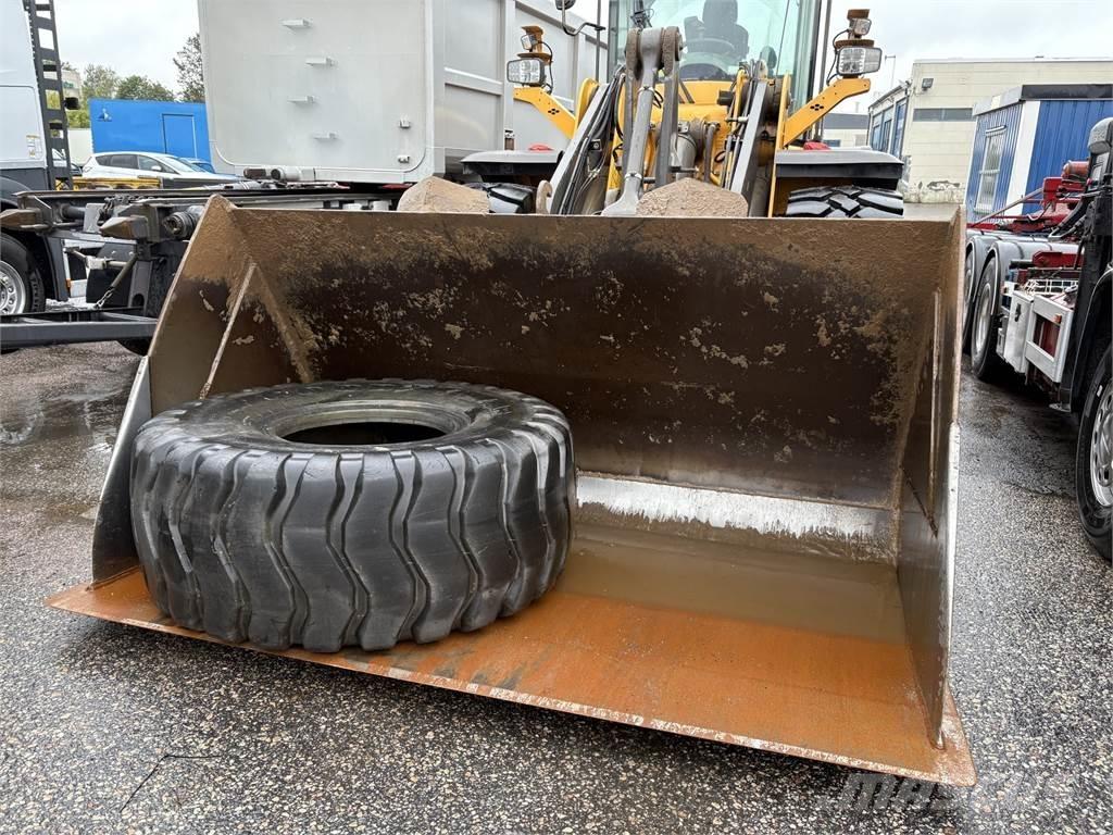 Volvo L110H Naudoti ratiniai krautuvai