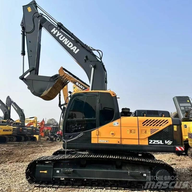 Hyundai R225 Vikšriniai ekskavatoriai