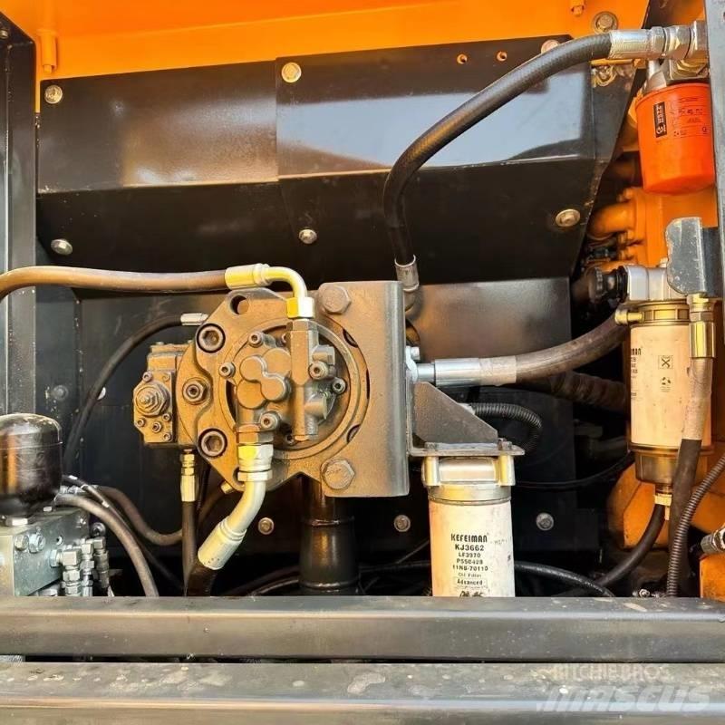 Hyundai R225 Vikšriniai ekskavatoriai