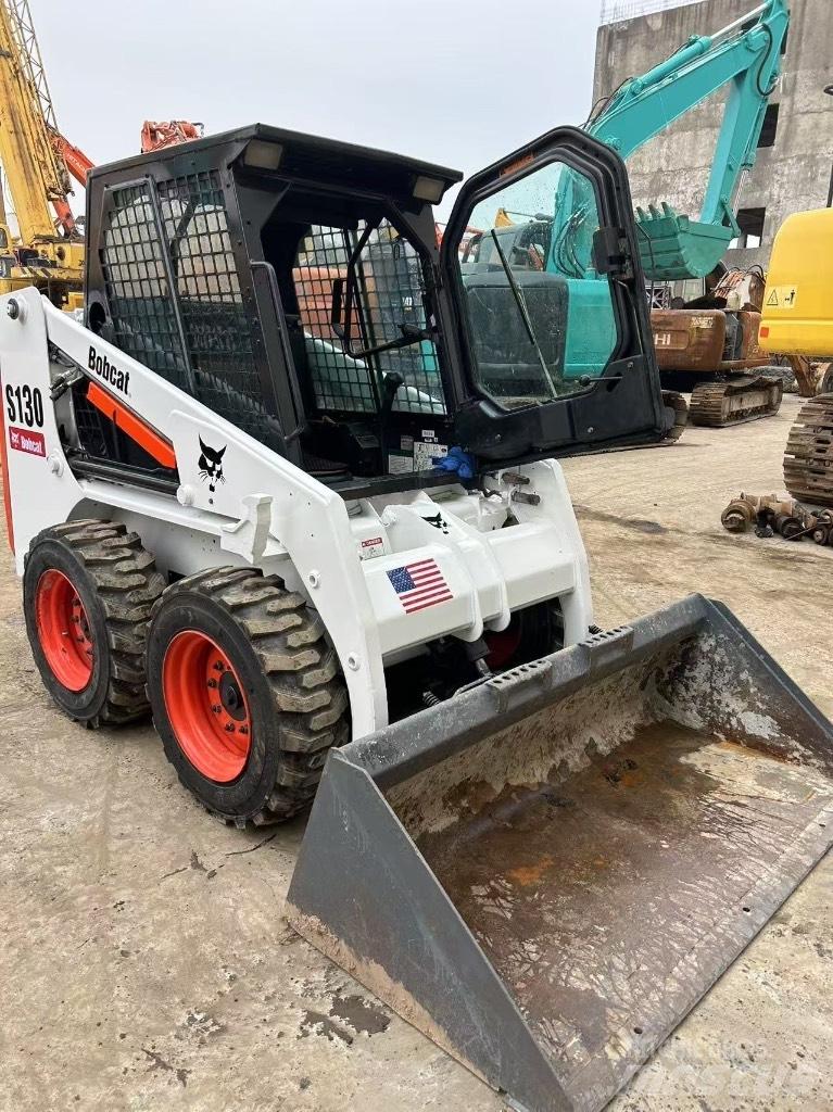 Bobcat S 130 Krautuvai su šoniniu pasukimu