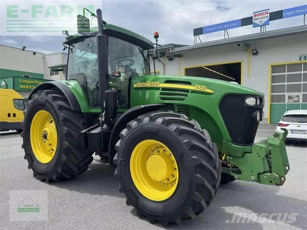 John Deere 7920 Traktoriai