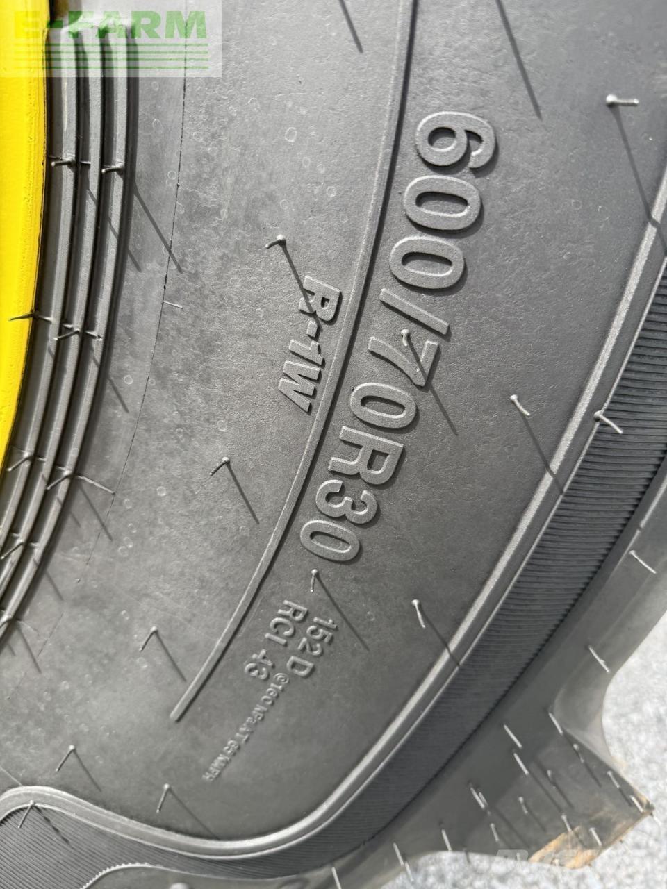 John Deere 7920 Traktoriai