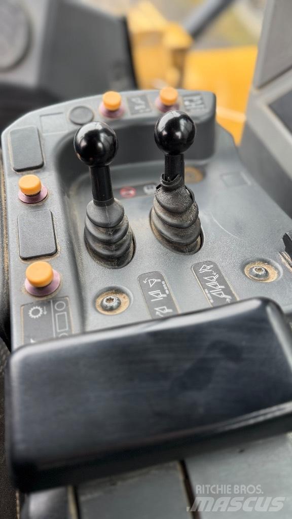 CAT 980 M Naudoti ratiniai krautuvai