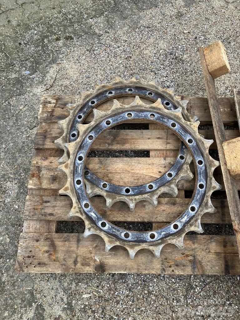 CAT 326 Vikšriniai ekskavatoriai
