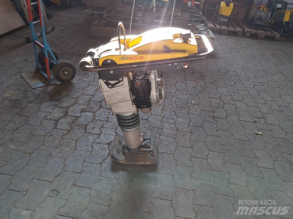 Wacker Neuson BS50-2 Plūktuvai