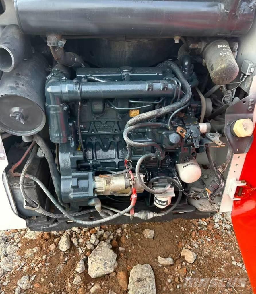 Bobcat S 130 Krautuvai su šoniniu pasukimu