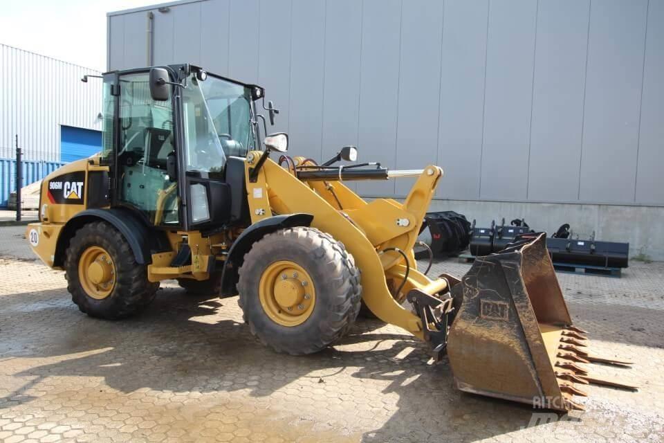 CAT 906M Naudoti ratiniai krautuvai