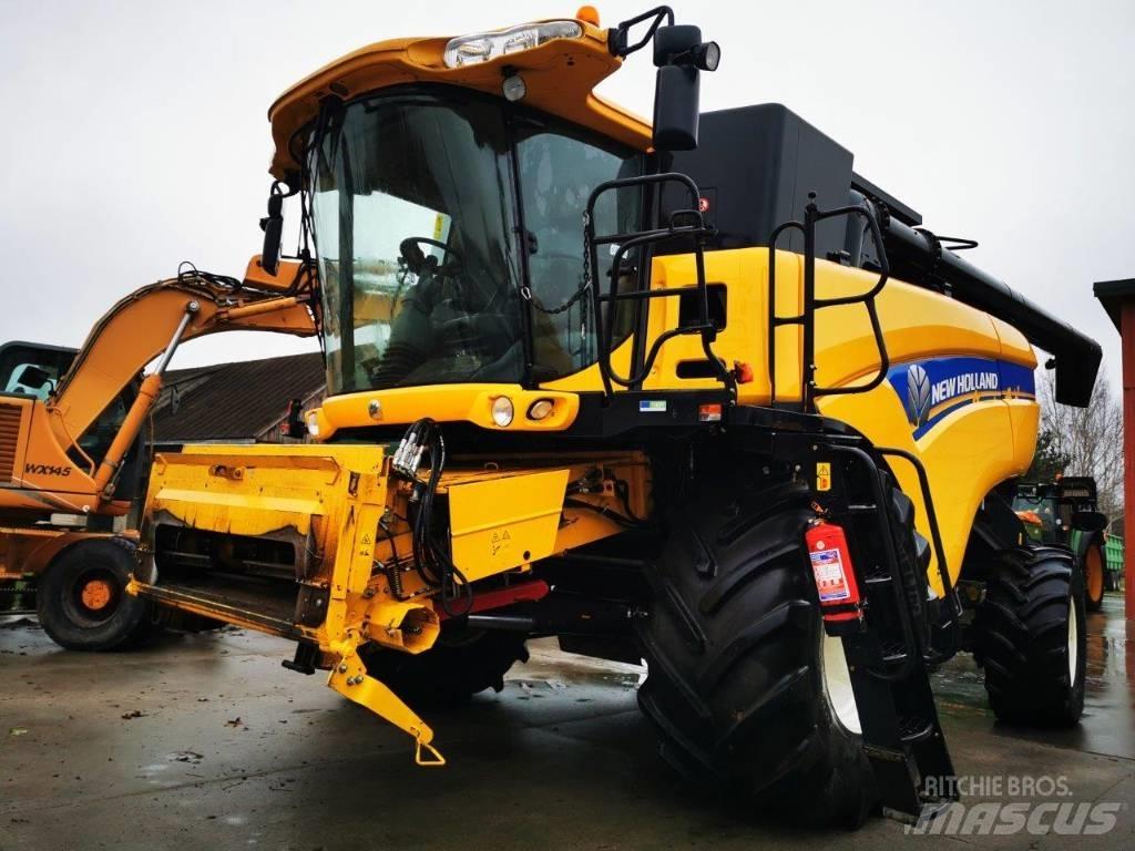 New Holland CX8070 Derliaus nuėmimo kombainai