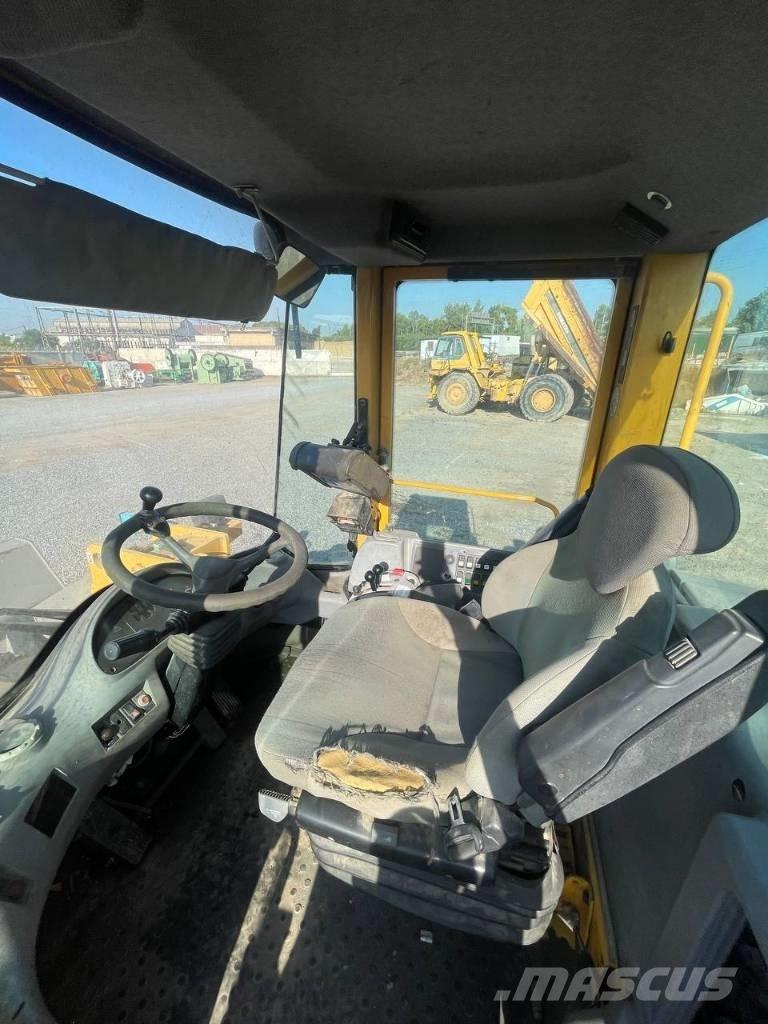 Volvo L 120 E Naudoti ratiniai krautuvai