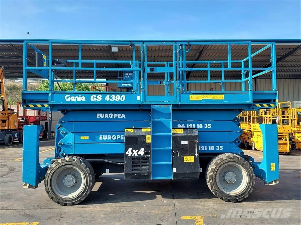 Genie GS4390 Žirkliniai keltuvai