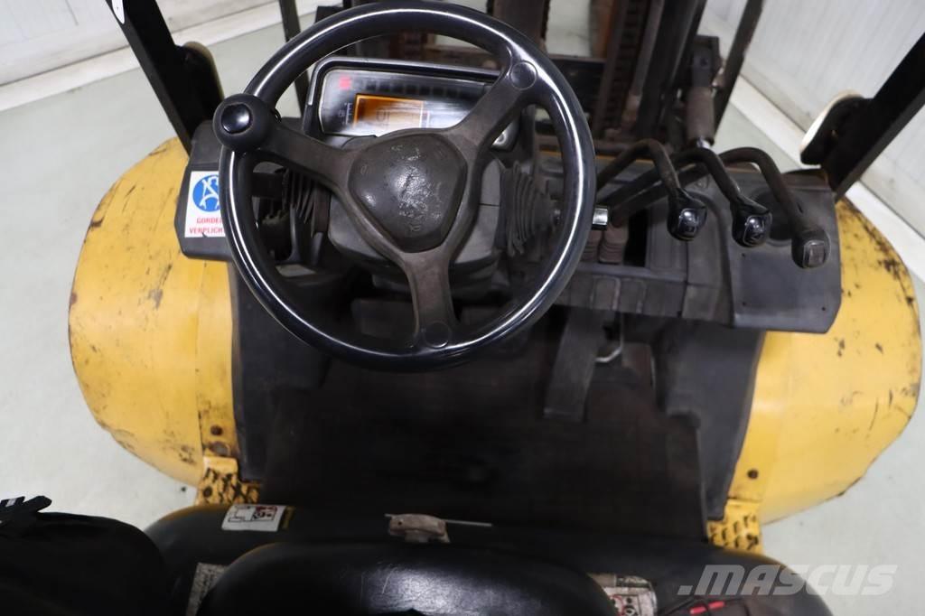 CAT DP30N Dyzeliniai krautuvai