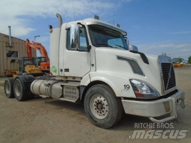 Volvo VNL Naudoti vilkikai