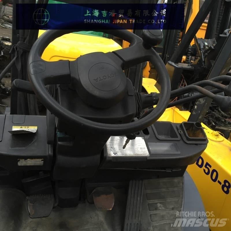 TCM FD 30 Dyzeliniai krautuvai