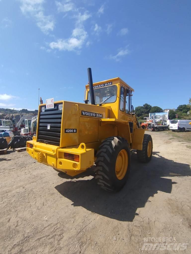 Volvo BM 4200 Naudoti ratiniai krautuvai