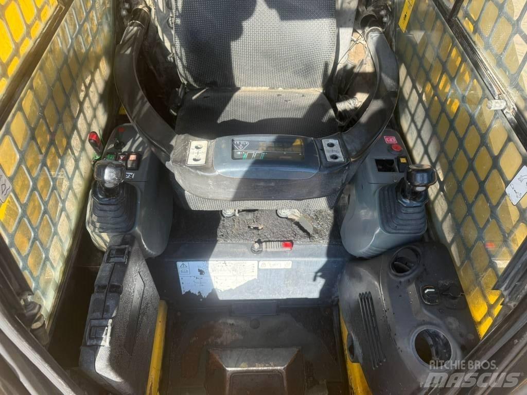Komatsu SK 820-5 Krautuvai su šoniniu pasukimu