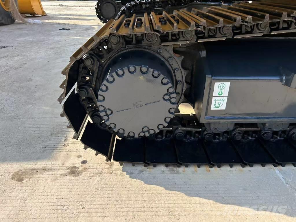 Komatsu 220 Vikšriniai ekskavatoriai