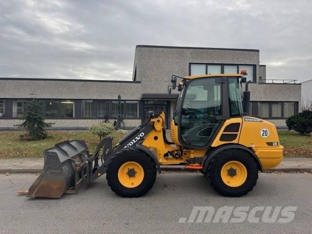 Volvo L 25 F Naudoti ratiniai krautuvai