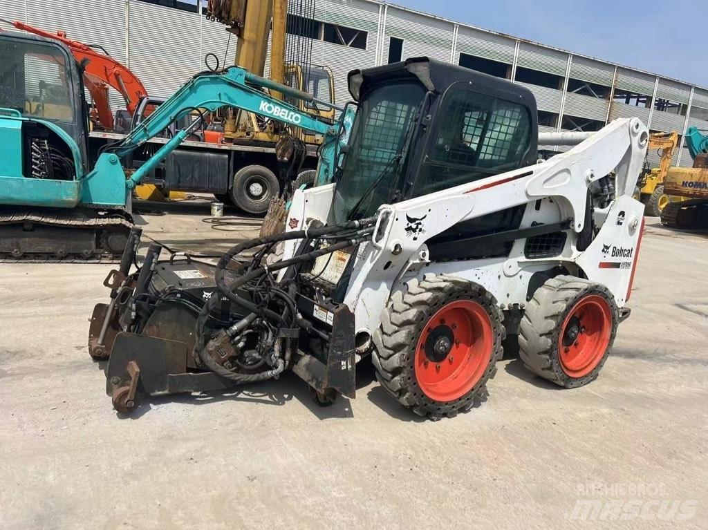 Bobcat S 750 Krautuvai su šoniniu pasukimu
