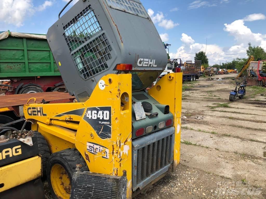 Gehl 4640 FOR PARTS Krautuvai su šoniniu pasukimu